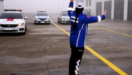 Manisa trafiğinde kadın zabıtalar iş başında