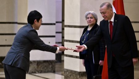 4 ülkenin büyükelçilerinden Cumhurbaşkanı Erdoğan’a güven mektubu