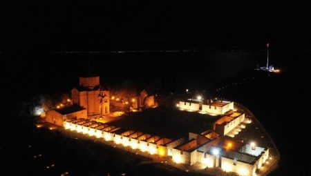 Akdamar Adası ışık saçıyor