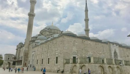 Fatih Camii’nde provokatif saldırı!