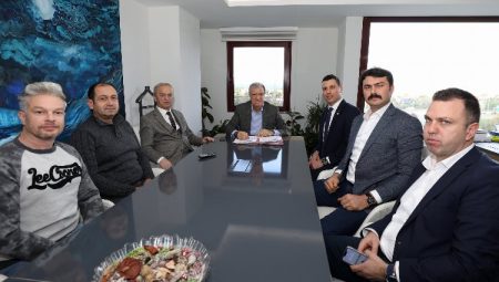 İzmir Narlıdere’de toplu sözleşme sevinci