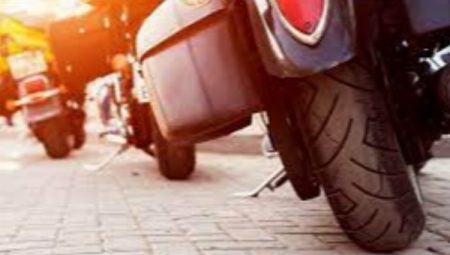 Karacabey’in o mahallesinde motorlar çalınıyor, araç lastikleri patlıyor!