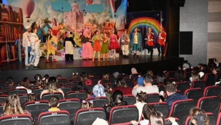 Manisa Büyükşehir’den çocuklara karne hediyesi