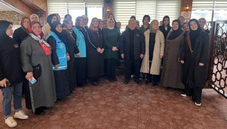 Memduh Büyükkılıç Erciyes’te kayak severlerle buluştu