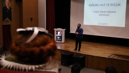 Sakarya'da 'güçlü aile' konuşuldu