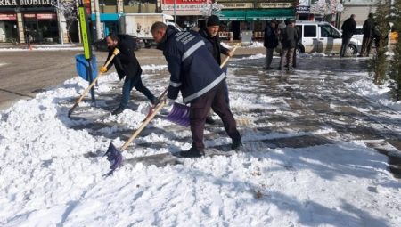 Van’da karla mücadele devam ediyor