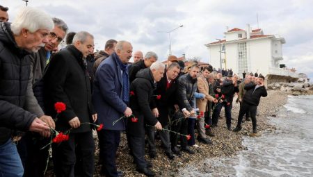Bursa Mudanya’da mübadiller anısına denize karanfil