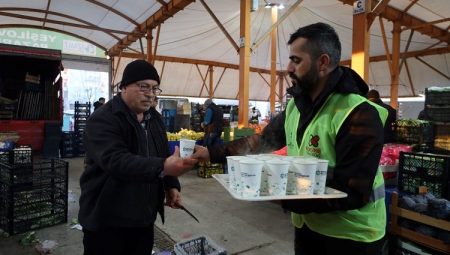 Büyükşehir pazarcı esnafının içini ısıttı