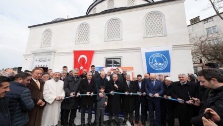 İstanbul Üsküdar’da Kıroğlu Camii ibadete açıldı