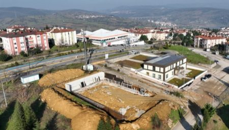 İzmit Ayazma Mahallesinde futbol sahasına adım adım