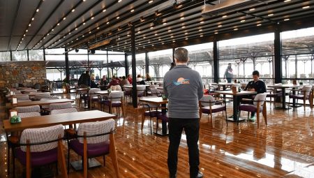 İznik’te İz-Bel Cafe hizmete açıldı