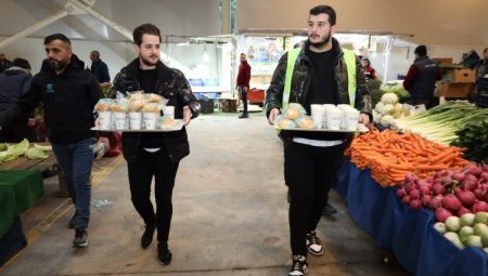 Kocaeli Büyükşehir, pazarcıların içini ısıttı