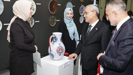 Kütahya’da Uluslararası 1. Türk Çini Sanatı’nda ödül heyecanı