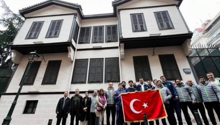 TOFAŞ’lı basketbolcular Ata’nın doğduğu evde