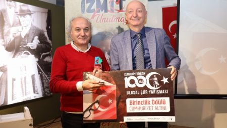 Usta şair İzmit’te şiirleriyle anıldı