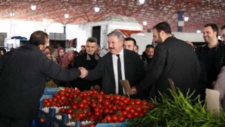 Başkan Palacıoğlu, Yıldırım Beyazıt Pazar Yerinde ilgiyle karşılandı