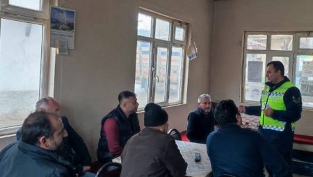 Bilecik’te jandarma traktör sürücüleri bilgilendirildi