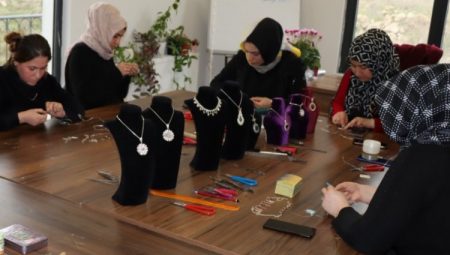 Kadınlar öğrenip üreterek kazanıyor