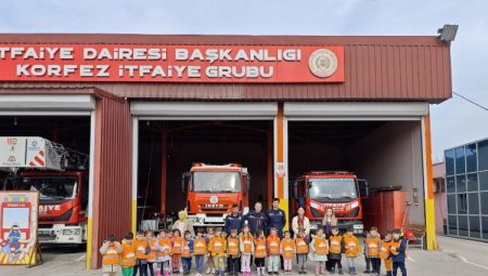 Kocaeli itfaiyesinin minik ziyaretçileri