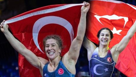 Madalya sırası kadın güreşçilerde