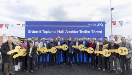 Anahtarları Başkan Seçer teslim etti