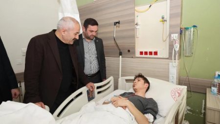 Büyükgöz’den hastalara moral ziyareti