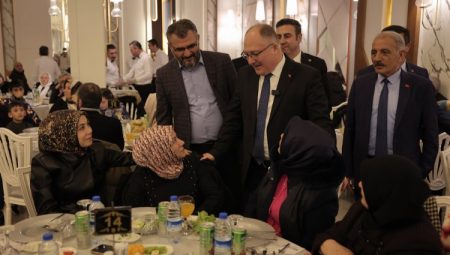 “Esnafımızın desteği ile hizmet ve eser siyasetine devam edeceğiz”