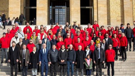 Hentbol ailesi, THF’nin 48. yılında Anıtkabir’i ziyaret etti