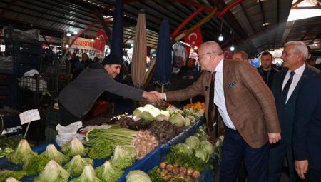 Manisa Alaşehir pazarında başkanlar moral buldu