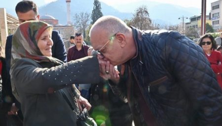 Manisa’da Başkan Ergün’e vatandaşlardan yoğun ilgi