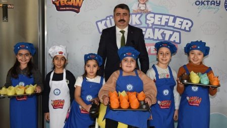 Minikler Başkan Yılmaz ile mutfakta