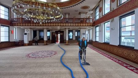 Rize’de Ramazan ayı öncesi camilerde temizlik