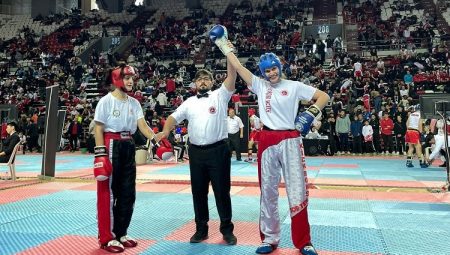 Sakaryalı kick bokscular Antalya’da rüzgar gibi esti