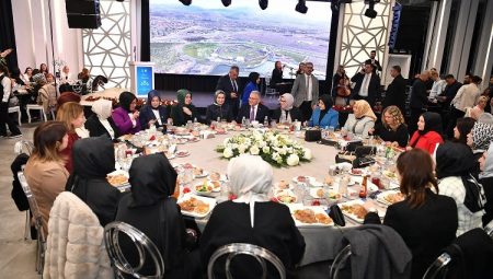 Büyükkılıç ailesinden renkli ‘8 Mart’ kutlaması