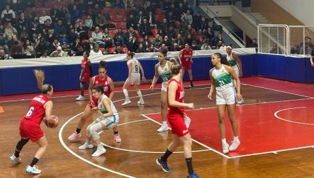 İzmit’in Perileri Antalya’yı farklı geçti