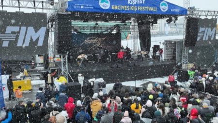 KışFest’te Ferhat Göçer karları eritti