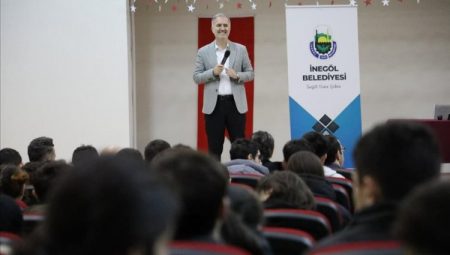 Başkan Taban tecrübelerini gençlerle paylaştı