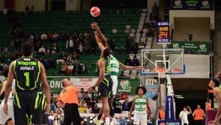Basketbolda Bursa derbisinin galibi TOFAŞ oldu