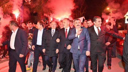 Bursa'da Vakıflı gençlerden başkanlara coşkulu karşılama