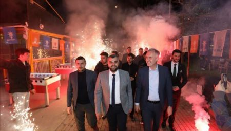 Gençlerden Başkan Taban’a yoğun ilgi