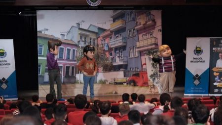 İnegöllü miniklerin Ramazan misafiri “Rafadan Tayfa”