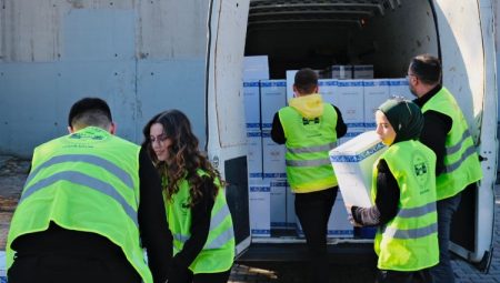 İzmirli genç Boşnaklardan Ramazan yardımı