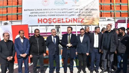 Sason’da 306 üreticiye fenni kovan dağıtıldı