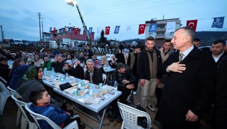 Yörükler Derince’deki iftarda buluştu