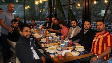 Gebze’de Abdulkadir Ayar’dan iftar geleneği