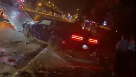 Drift atarken park halindeki araçlara çarpıp kaçtılar!