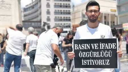 Basın Kulübü Derneği’nde Mustafa Turan’a güvenoyu