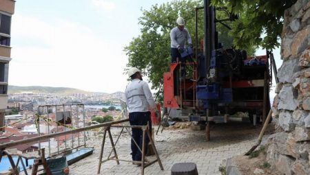 Bursa Gemlik’te çöken istinat çevresinde hareketlilik ölçümleri yapılıyor