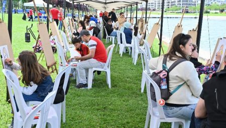 Bursalı minikler sevgilerini tuvallerine yansıttı