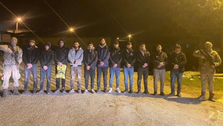 Edirne’de Jandarma 27 kaçak göçmeni yakaladı